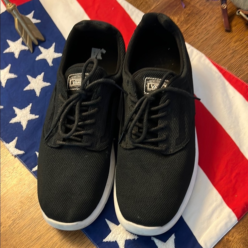 Vans Black Low-Top Sneakers Classic Style